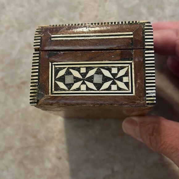 Vintage Small Wooden Box - Picture 5 of 8